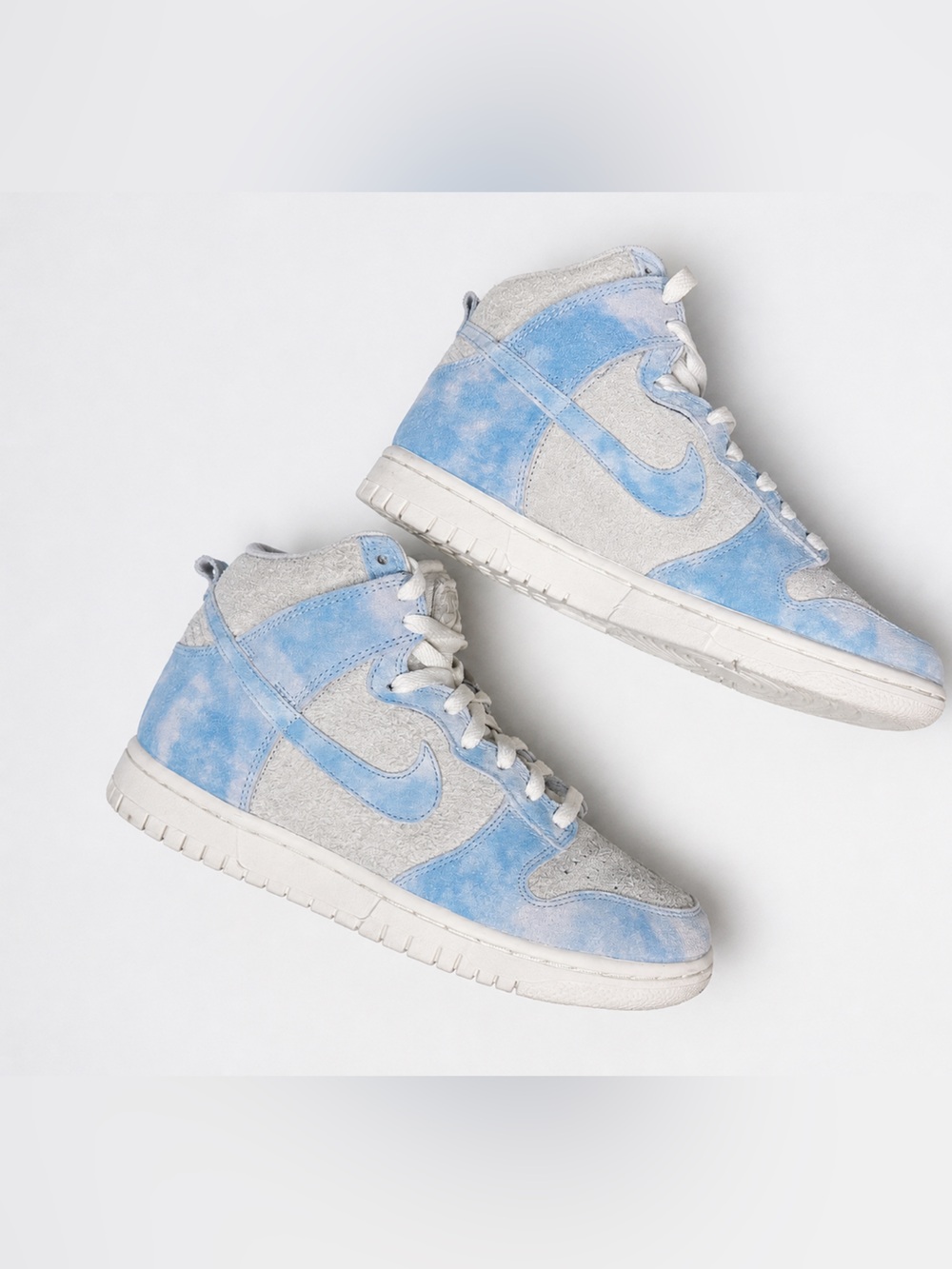 Nike Dunk High SE “Clouds” / Celestine Blue sneakers in Women’s Size 7